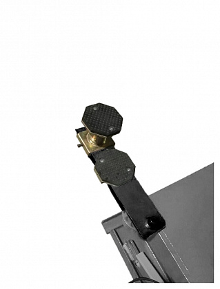 Подъемник ножничный г/п 2500 кг. пневматический напольный с поворотными лапами